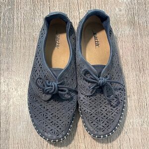 Earth Navy Lace Up‎ Relief Pod Flats Size 9